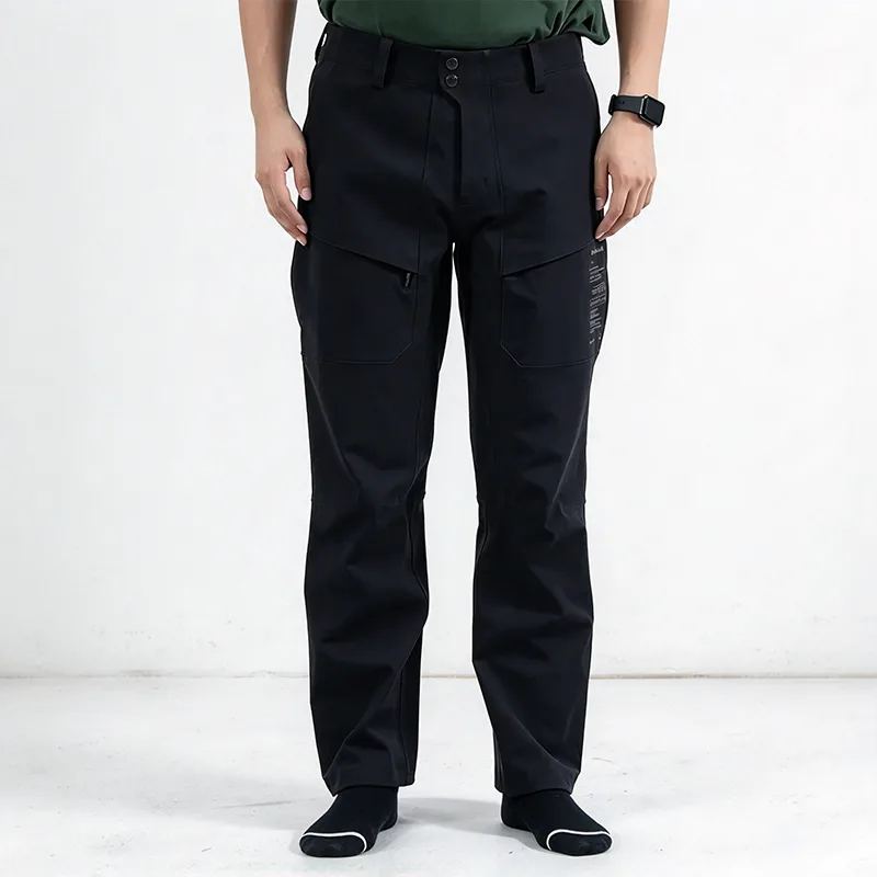 Calça cargo Hardshell preta impermeável com tecido térmico e zíperes laterais Calça cargo Hardshell preta impermeável com tecido térmico e zíperes laterais