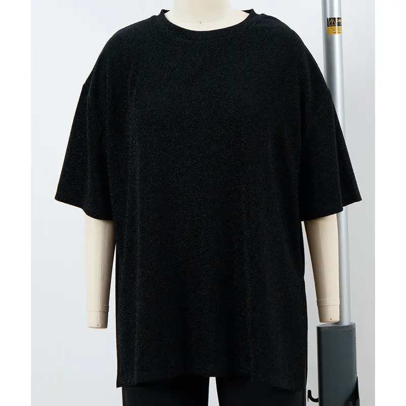 Camiseta oversized com ombros caídos e superfície texturizada e fendas laterais