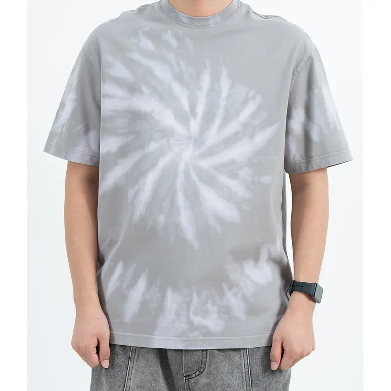 Camiseta descontraída cinza com gola redonda e efeito tie-dye espiral